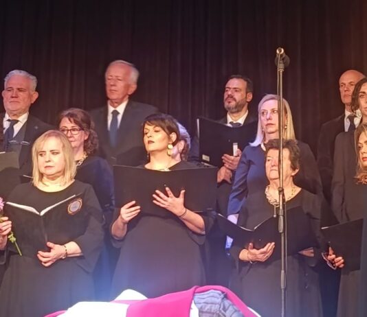 Με επιτυχία πραγματοποιήθηκε η μουσική παράσταση “Μύρο από μνήμη και σπαθί”