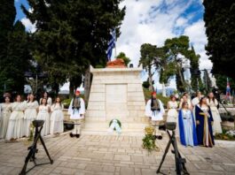 «200 χρόνια μετά την Ηρωική Έξοδο, το έθνος ακουμπά με ευλάβεια στο Μεσολόγγι»
