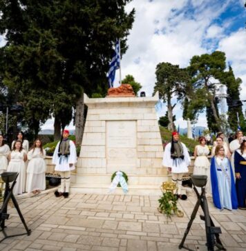 «200 χρόνια μετά την Ηρωική Έξοδο, το έθνος ακουμπά με ευλάβεια στο Μεσολόγγι»