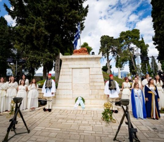 «200 χρόνια μετά την Ηρωική Έξοδο, το έθνος ακουμπά με ευλάβεια στο Μεσολόγγι»