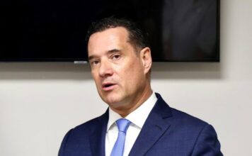 Μην γίνεστε μίζεροι επειδή πέφτουν ταβάνια στα νοσοκομεία