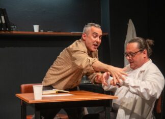 «Περίπου εγώ… λίγο πριν την υπέροχη τρέλα» στο Μικρό Θέατρο