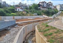 «Μαζεύτηκαν» τα λύματα, όχι όμως όλα στο ρέμα του Λυκοραχίτη
