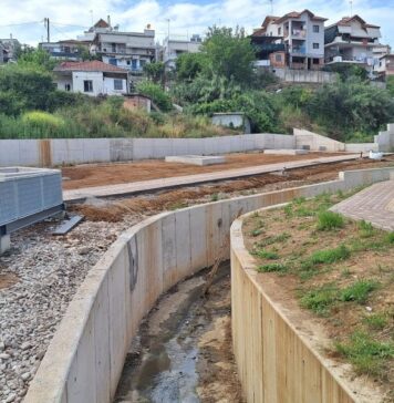 «Μαζεύτηκαν» τα λύματα, όχι όμως όλα στο ρέμα του Λυκοραχίτη