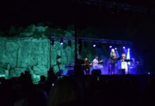 Παρουσία πολυπληθούς κοινού η μουσική παράσταση «Ρίζες και Ρεύματα» στο Νεώριο Οινιαδών