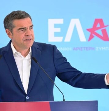 Το “αµούστακο παλικάρι” της πολιτικής
