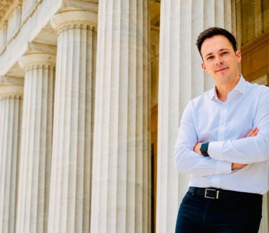 «Με εξέλεξαν στο πλευρό του Τσίπρα», είπε ο Ζαμπάρας θυμίζοντας τον Γιώργο Κατσιφάρα