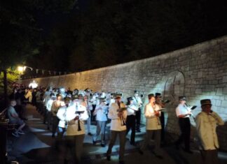 Η Δημοτική Φιλαρμονική «Χρήστος Καψάλης» στη λιτάνευση της Ιεράς Εικόνας της Παναγίας Προυσιώτισσας