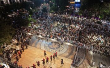 Το Αγρίνιο γίνεται τόπος συνάντησης δέκα λαών μέσα από μουσική, χορό και ανοιχτές πλατείες