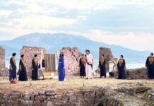 Θερμό χειροκρότημα για τον «Ίωνα» στο Κάστρο της Ναυπάκτου