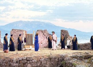 Θερμό χειροκρότημα για τον «Ίωνα» στο Κάστρο της Ναυπάκτου