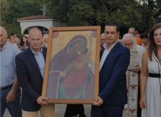 Θαύμα, θαύμα: Εκ δεξιών ο αυριανός δήμαρχος και εξ ευωνύμων ο αυριανός βουλευτής