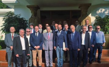 Συνάντηση Φαρμάκη με τον Πρέσβη της Ελλάδας στην Κίνα