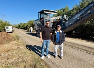 Ασφαλτόστρωση στο τμήμα Χαλίκι–Στάμνα υπό το βλέμμα Μαυρομμάτη