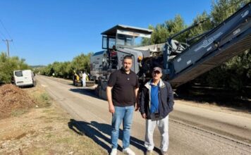 Ασφαλτόστρωση στο τμήμα Χαλίκι–Στάμνα υπό το βλέμμα Μαυρομμάτη