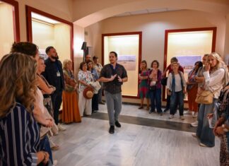 Photopolis Festival : Επίσκεψη φωτογράφων στο Παπαστράτειο Μέγαρο