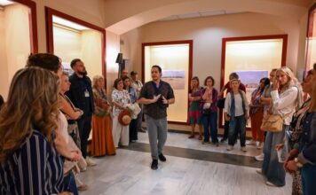 Photopolis Festival : Επίσκεψη φωτογράφων στο Παπαστράτειο Μέγαρο