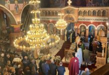 Πλήθος πιστών στην υποδοχή της Τιμίας Κάρας του Αγίου Νικολάου του εκ Μετσόβου στην Κατοχή
