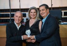 – Ένα βραβείο για το τριπλό τόλουπ και το τριπλό άξελ (στην πολιτική)