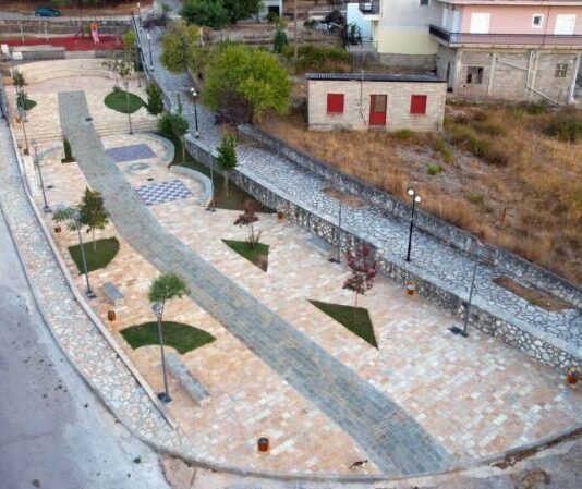 Το Μοναστηράκι αλλάζει με ένα νέο κοινόχρηστο χώρο